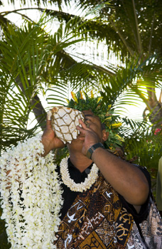 Hawaiian minister and conch