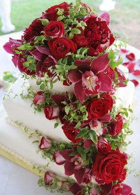 cascading red flowers for wedding cake