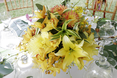 exotic yellow table centerpeice