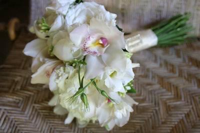 white brides bouquet maui