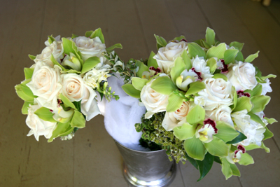 blue sky wedding green flowers