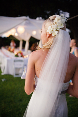 hair flowers: white orchids